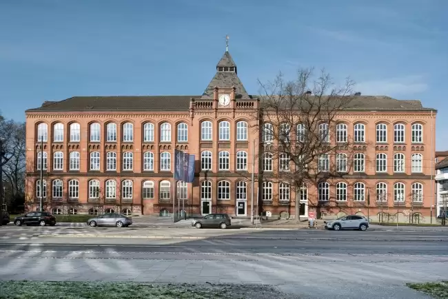 Angezeigtes Bild: Hochschule01.jpg